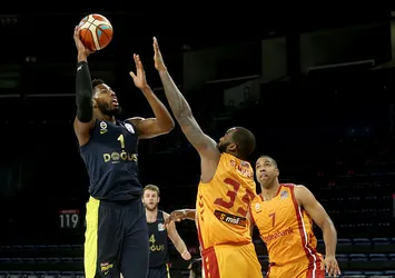 Fenerbahçe, Galatasaray'ı farklı mağlup etti