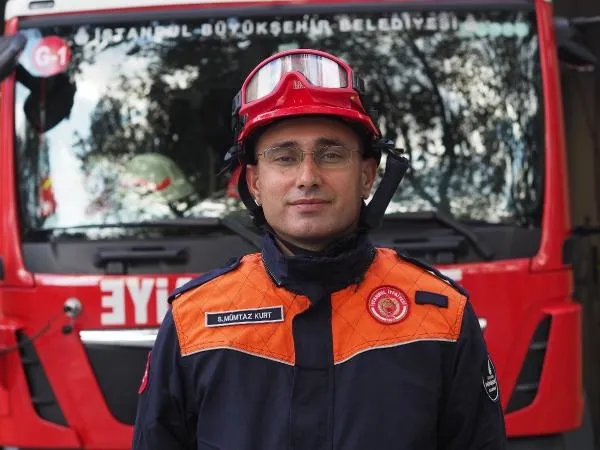 İzmir depreminin sembollerinden oldu! Elif Perinçek'in fotoğrafını çeken isim konuştu - 3