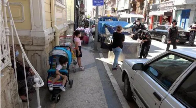 edirnede-tam-kapanmada-cocuklariyla-markete-gidenlere-ceza-1620212157910.jpg Edirne'de tam kapanmada çocuklarıyla markete gidenlere ceza - 3
