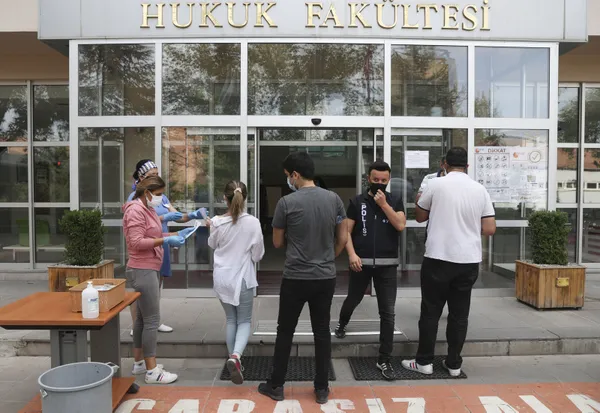 Binlerce aday KPSS'de ter döktü - 1
