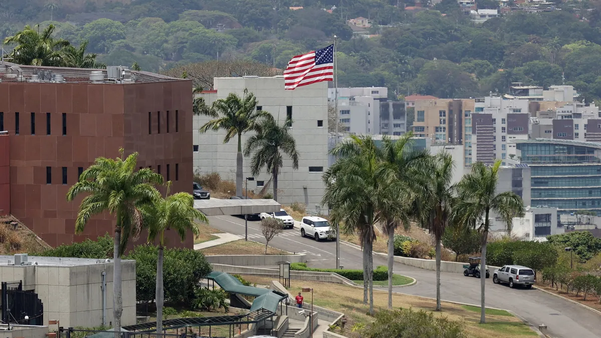 Venezuela'daki ABD Büyükelçiliği 7 yıl sonra yeniden açıldı