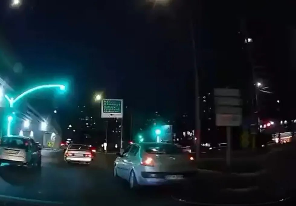 1789309740803.jpg Yol verme tartışması akılalmaz bir oyuna dönüştü: Sahte başkomiser yakayı ele verdi - 2