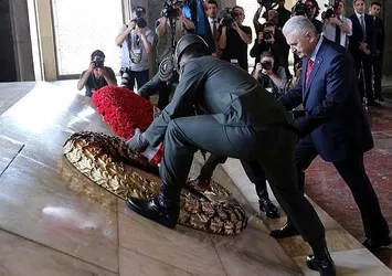 YAŞ üyeleri Anıtkabir'i ziyaret etti