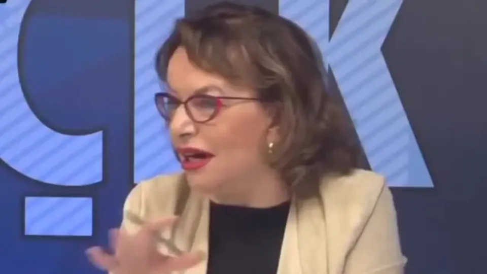 Mine Kırıkkanat: Atatürk ilahımdır