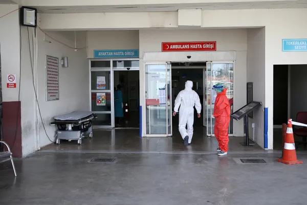Son dakika haberi... Adana'da skandal olay! Koronavirüs testi yaptırdığı hastanede "Bende varsa herkese bulaşsın" deyip güvenlik görevlilerini darbetti |Video - 1