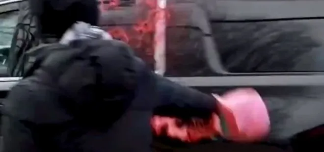 ABD Dışişleri Bakanı Blinken’ın aracına Gazze’de dökülen kanı temsilen kırmızı boya atıldı! Savaş suçlusu sloganları...