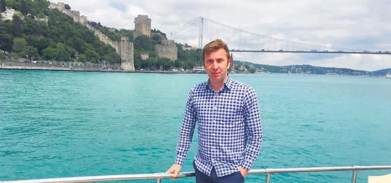 Futbolcular neredeyse Gülen'in ayağına kapanıyordu!