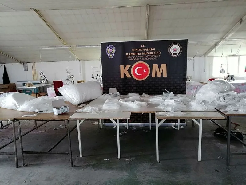 Denizli De 19 Bin Kacak Tibbi Maske Ele Gecirildi A Haber En Son Haberler