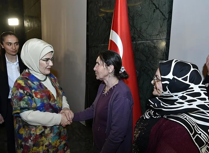 Emine Erdoğan: Kökleriyle bağı güçlü olan ağacı, hiçbir rüzgar yıkamaz
