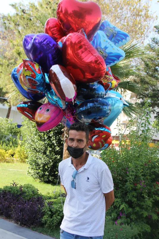 1626890118142.jpg Antalya'da çocuk mezarlarına balon bağlanmasının yürekleri burkan hikayesi: "Çocuğum mezarda o gelemez" - 2