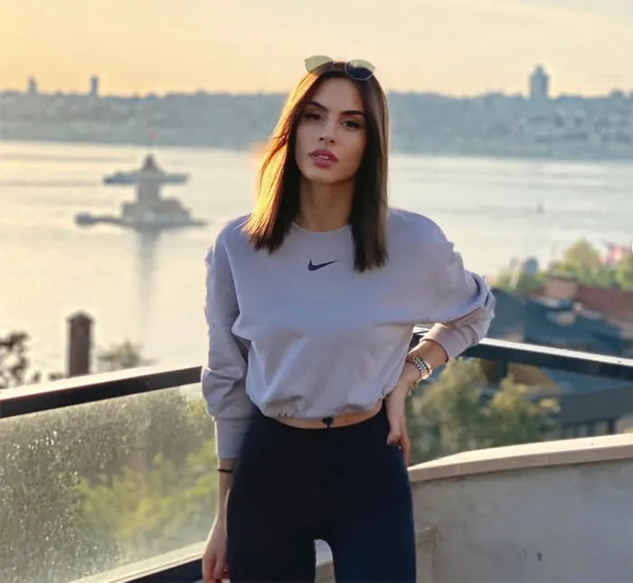 sevgilisiyle-ortaligi-karistirmisti-aysegul-cinar-hapis-yatmaktan-kurtuldu-1625926523567.jpg Sevgilisiyle ortalığı karıştırmıştı! Ayşegül Çınar hapis yatmaktan kurtuldu - 1