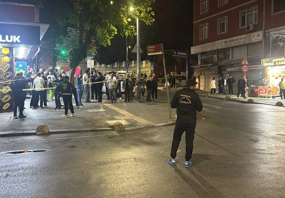 esenlerde-bicakli-dehset-polise-saldirmaya-kalkisan-supheli-etkisiz-hale-getirildi-1790453338270.jpg Esenler'de bıçaklı dehşet! Polise saldırmaya kalkışan şüpheli etkisiz hale getirildi - 1