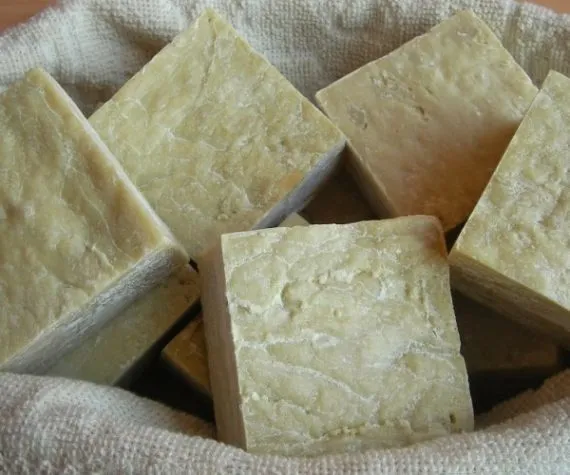 canan-karatay-mermer-cilt-recetesini-yazdi-binbir-para-dokmeye-gerek-yok-tek-sabunla-sivilce-leke-egzamayi-bic-1700598109625.jpg Canan Karatay mermer cilt reçetesini yazdı! Binbir para dökmeye gerek yok! Tek sabunla sivilce, leke, egzamayı bıçak gibi kesip atın! - 3