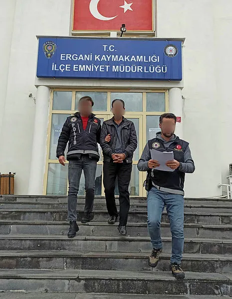 diyarbakirda-21-kilogram-esrar-ele-gecirildi-1668802573033.jpg Diyarbakır'da esrar ele geçirildi - 3