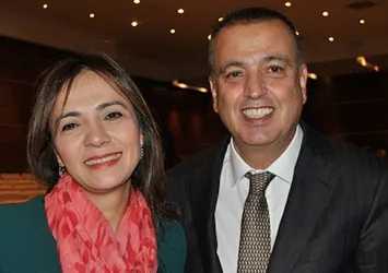 CHP'li Ataşehir Belediye Başkanı Battal İlgezdi'den akılalmaz uygulama! Halkın yardım kolilerine kendi afişini zorla bastırıyor