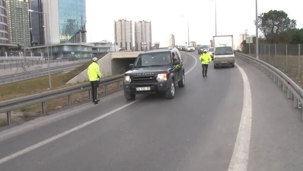 polisi-gorunce-kacmak-icin-elinden-geleni-yapti-cezadan-kurtulamadi-1643712661805.jpg Polisi görünce kaçmak için elinden geleni yaptı! Cezadan kurtulamadı - 1