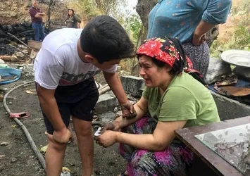 Son dakika: PKK'nın yaktığı evine 15 günde kavuştu!
