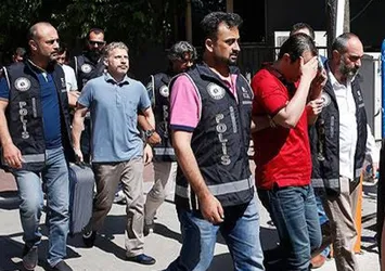 İzmir'de FETÖ dalgası! Tutuklamalar var