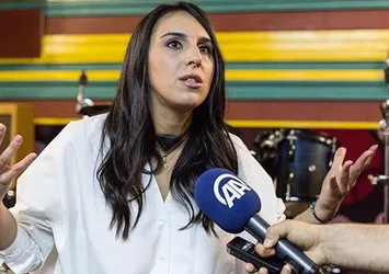 Türkiye'de vereceği konseri demokrasi şehitlerine adadı