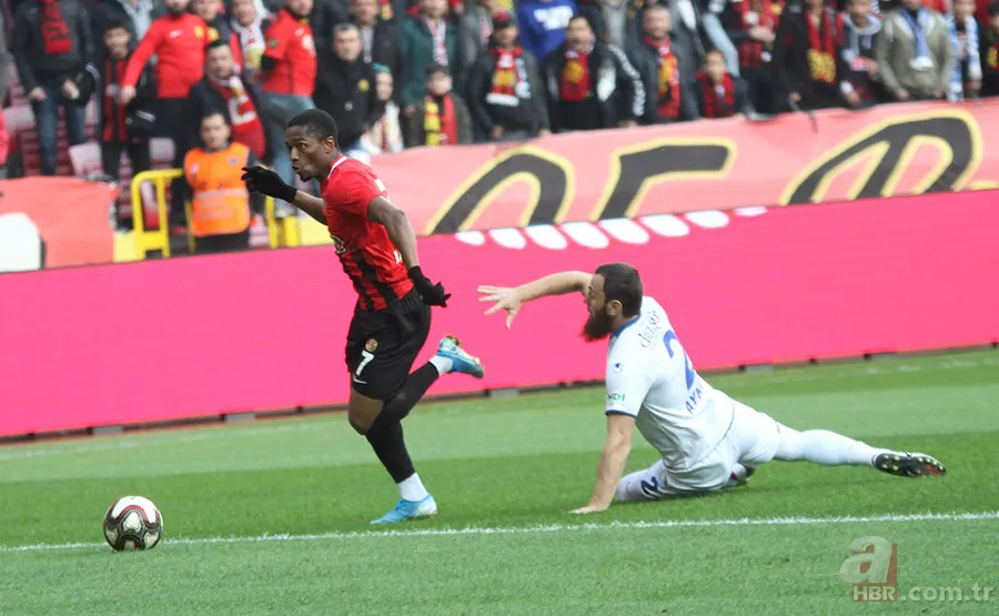 Galatasaray 3. bombayı patlatıyor! 17