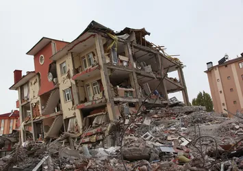 2 yılda diri fay sayısı 500'e çıktı! Uzman isim uyardı: 'Deprem olmaz' dediğimiz yerlerde faylar harekete geçti! İşte altından diri fay geçen 24 il