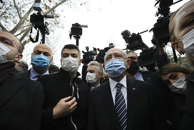 chp-lideri-kemal-kilicdaroglu-ne-yapmak-istiyor-baskin-mi-ziyaret-mi-1638611939953.jpg CHP lideri Kemal Kılıçdaroğlu ne yapmak istiyor? Baskın mı ziyaret mi? - 1