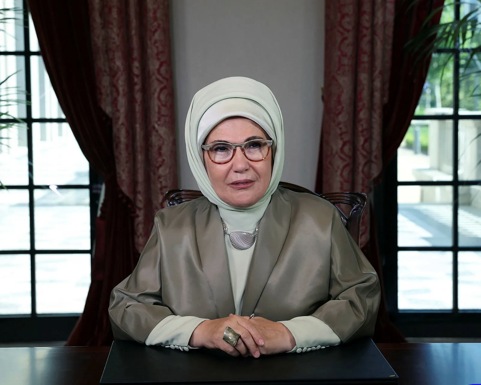 Son dakika: Emine Erdoğan'dan, Solingen faciasında ailesinin 5 ferdini yitiren Mevlüde Genç'in vefatı nedeniyle başsağlığı mesajı