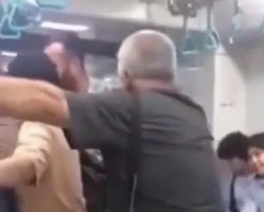 1692211906659.jpg Marmaray'da ahlak dışı görüntüler! Yolcudan o çifte sert tepki! O anlar kamerada... - 1