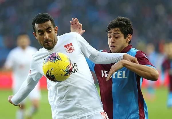 Sivasspor’u 2-1 mağlup eden Trabzonspor 298 hafta sonra yeniden lider