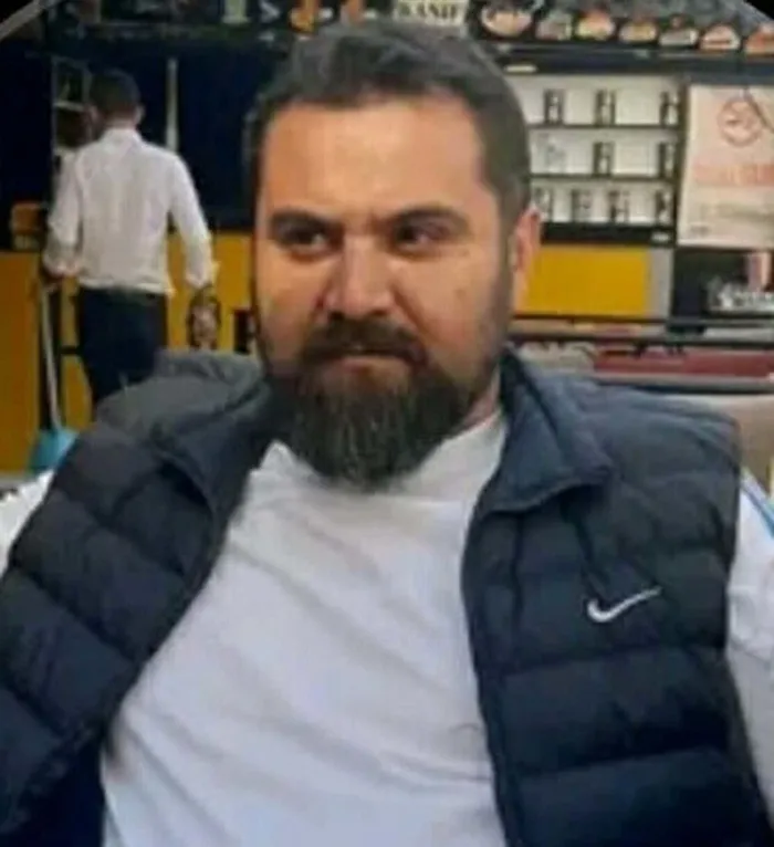 kurye-ata-emre-akmanin-katiline-agirlastirilmis-muebbet-hapis-cezasi-mahkeme-kararini-acikladi-1720792412696.jpg Kurye Ata Emre Akman'ın katiline ağırlaştırılmış müebbet hapis cezası! Mahkeme kararını açıkladı... - 3