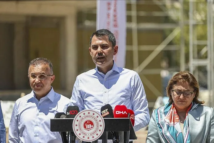 deprem-bolgesine-mujde-geldi-yil-sonuna-kadar-200-bin-konut-tamam-1720954825047.jpeg Deprem bölgesine müjde geldi! Yıl sonuna kadar 200 bin konut tamam - 4