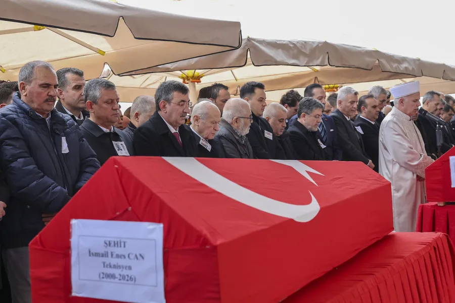 helikopter-kazasi-sehitlerine-veda-1774276454621.jpg Helikopter kazası şehitlerine veda! - 2