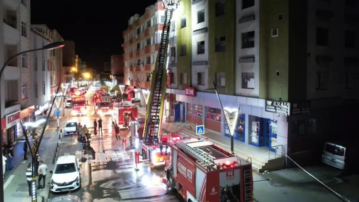 Pendik'teki 4 katlı tekstil atölyesinde yangın