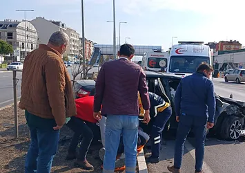 Bandırma'da trafik kazası: 3 yaralı