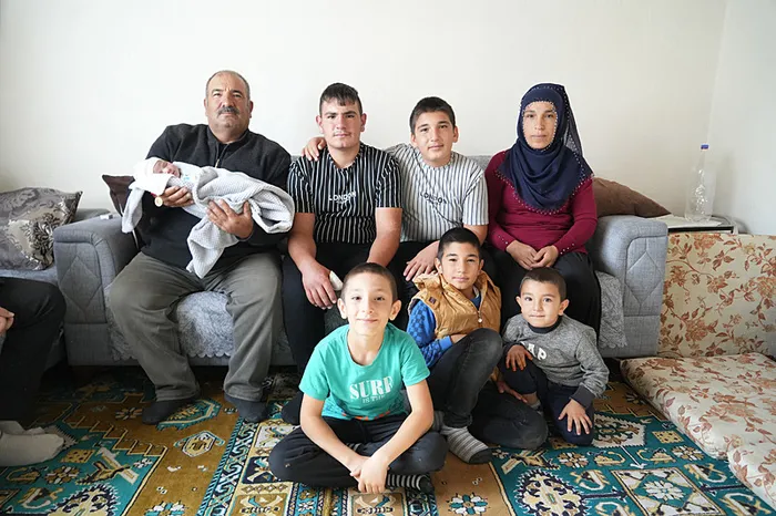 kiz-olmasini-umdugu-11inci-cocugu-da-erkek-oldu-vatana-asker-yetistiriyorum-1731189380505.jpg Kız olmasını umdu 11'nci çocuğu da erkek oldu: Vatana asker yetiştiriyorum - 2