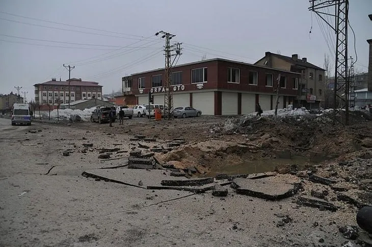 Yüksekova’da zırhlı polis aracına bombalı saldırı