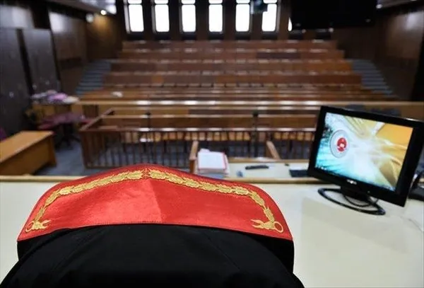 is-adamina-korkunc-tuzak-karisinin-yaptigini-ogrenince-soka-ugradi-1675315151041.jpeg İş insanına böcek şoku! Eşi öyle bir şey yaptı ki... - 6