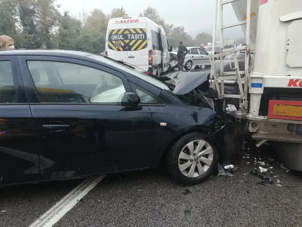 1635077815220.jpg Anadolu Otoyolu'nda zincirleme kaza: 27 araç birbirine girdi! Trafik durdu - 3