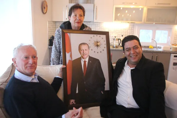 İngiliz uyruklu Peter Down Başkan Erdoğan hayranı! AK Parti'den yaşlı adama anlamlı hediye - 1
