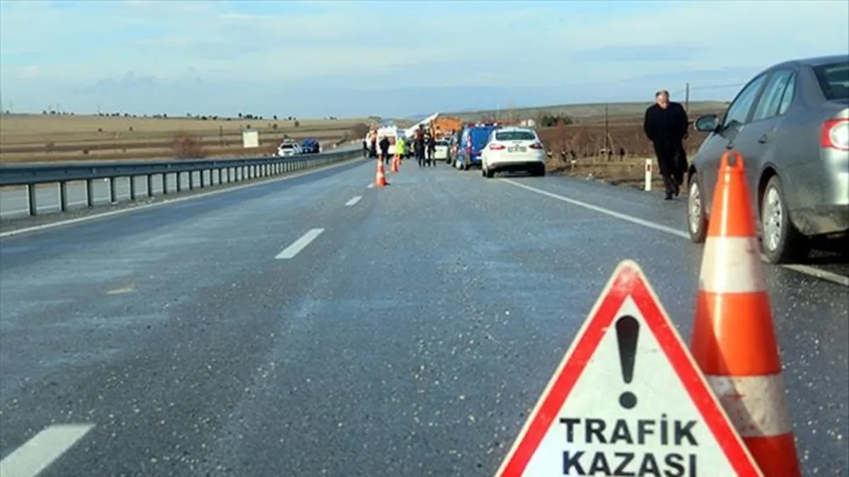 Tokat'ta minibüs ile kamyonun çarpıştığı kazada 8 kişi yaralandı