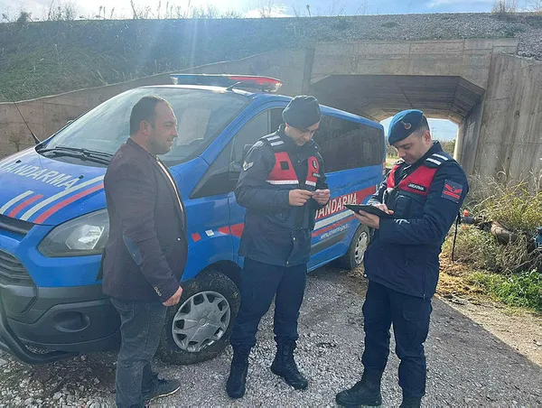 jandarmadan-huzur-operasyonu-49-kisiye-gozalti-aralarinda-fetopyd-uyesi-de-bulunuyor-1701458401986.jpg Jandarmadan huzur operasyonu: 49 kişiye gözaltı! Aralarında FETÖ/PYD üyesi de bulunuyor - 2