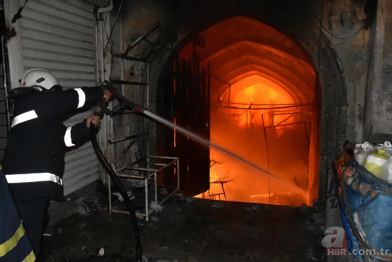 Osmanlı'nın 200 yıllık emanetiydi! Çok sayıda dükkan yandı... 6