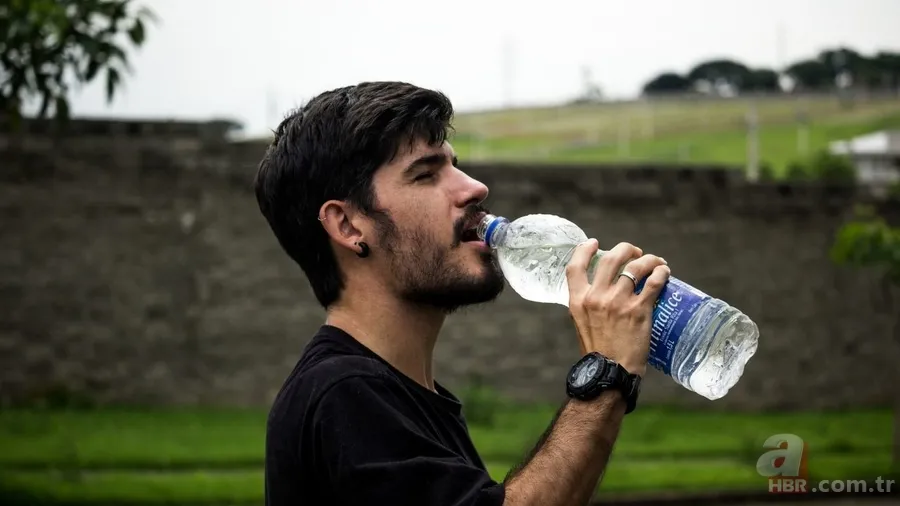 Pet şişeden su içenler dikkat! Riski duyan bir daha elini süremeyecek 7