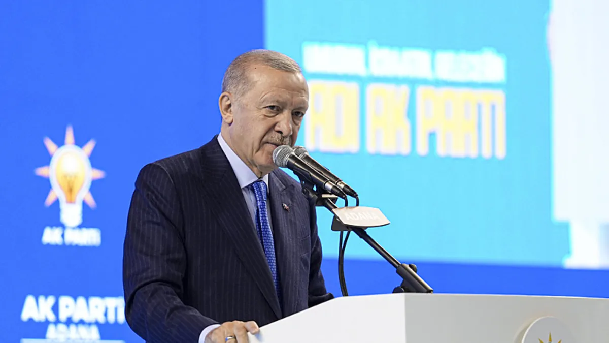 Başkan Erdoğan'dan Özel'in "kırmızı kart" çıkışına sert sözler: Poker masasında kartlarla oynayın