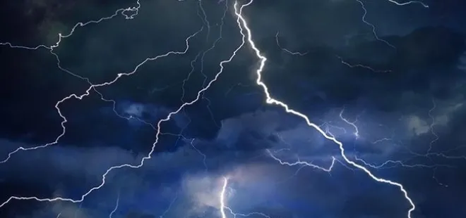 Hindistan’da yıldırım düştü 83 kişi hayatını kaybetti