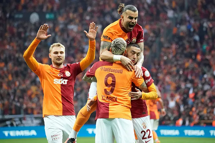 aslan-av-pesinde-galatasaray-evinde-pendiksporu-agirliyor-1713719257376.jpg Aslan Pendik'i avladı! Galatasaray'dan zirve yarışında kritik 3 puan - 3