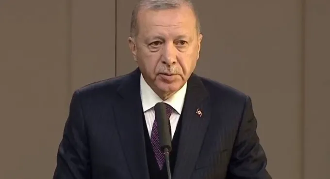 Başkan Erdoğan’dan NATO zirvesi öncesi havalimanında önemli açıklamalar