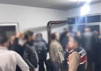 Kaçak kahvehanede kumar oynayanlara suçüstü!