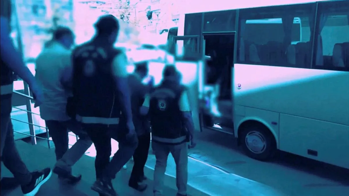 Düzensiz göçle mücadele aralıksız sürüyor! 1 haftada 149 organizatör paket