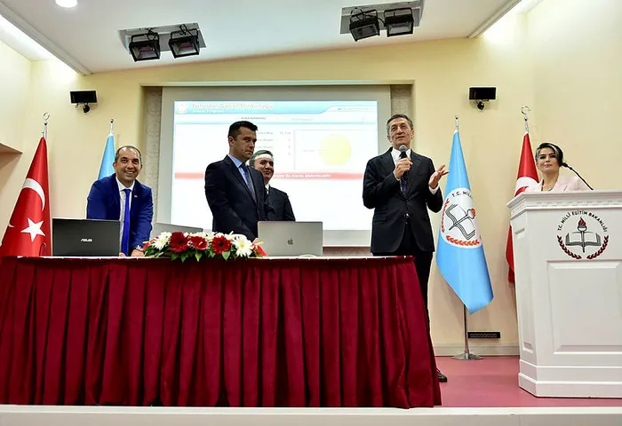 Milli Eğitim Bakanı Ziya Selçuk'tan öğretmen atamalarıyla ilgili açıklama